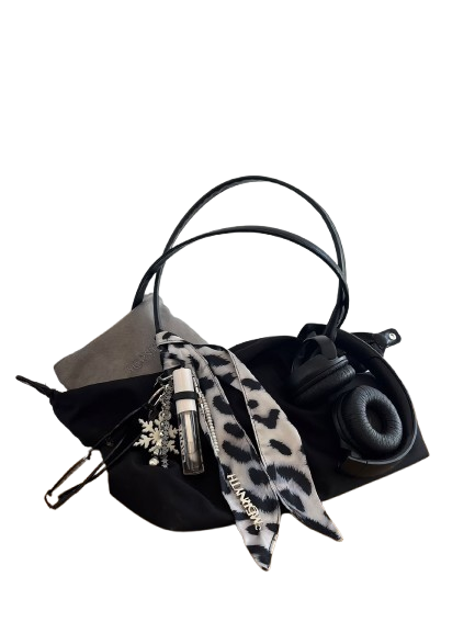 Bag dressed with a Mernyth twilly and charm
